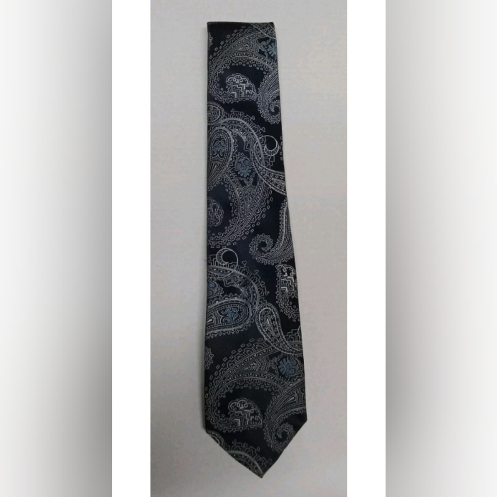 Sophisticated Paisley Men's Tie in Blue and Gray
